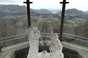 71 Tempietto dedicato alla Madonna del Perello con vista in altopiano Selvino-Aviatico